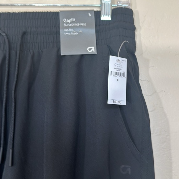 New with tag - Gap run around pant - high rise 4 way stretch - size small - Picture 3 of 4